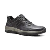 Zapato casual de cuero negro, con cordones y suela de goma gris.