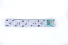 Banda elástica de resistencia para entrenamiento, con diseño multicolor y logo de la marca Juli Puente.