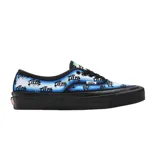 Zapatillas de skate color negro con estampado gráfico en tonos azules y verdes, de diseño clásico con cordones.