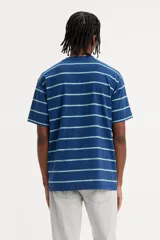 Remera de algodón con rayas azules y verdes, de corte estándar y diseño sin tiro.
