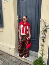 Musculosa negra de morley viscosa con logo bordado en el pecho.