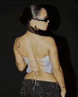 Corset strapless tornasolado con copas preformadas y ballenas.
