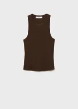 Top marrón de tejido de canalé, con tirantes anchos, cuello halter y diseño entallado.