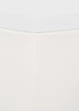 Pantalón de vestir blanco de corte palazzo con cintura alta.