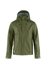 Campera impermeable color verde militar, con capucha y cierre frontal, adecuada para actividades al aire libre.