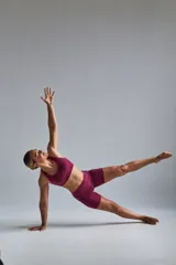 Calza biker azul de tiro alto para entrenamiento.