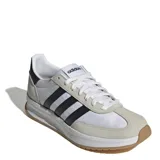 Championes Adidas Run 72 de cuero sintético blanco con detalles en negro y beige.