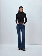 Jeans Oxford Oxest de tiro alto, corte bootcut y color azul oscuro.