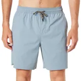 Short de baño celeste con cintura elástica ajustable con cordón, bolsillos laterales y largo a media pierna.