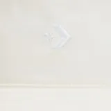 Gorro tipo bucket color blanco con logo de Converse bordado, diseño minimalista.