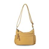 Cartera de cuero color borgoña, con correa larga regulable, dos bolsillos frontales con cierre y un bolsillo trasero con cierre.