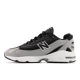 Championes New Balance modelo 1000, color gris, negro y blanco.