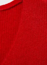 Sweater de punto color blanco con escote en V y corte holgado.