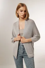Saco plateado holgado de viscosa y lurex, con mangas 3/4.