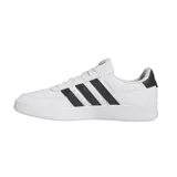 Zapatillas de hombre de diseño minimalista, inspiradas en siluetas clásicas de tenis, con parte superior hecha con al menos un 50% de materiales reciclados.