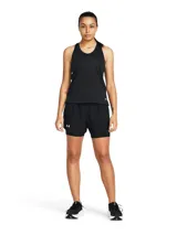 Short deportivo Under Armour Fly By 2 in 1 para mujer, color verde agua con detalles en blanco. Cuenta con cintura elástica, calza interior incorporada y bolsillo lateral con cierre.