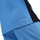 Camiseta de fútbol Nike de la selección uruguaya, modelo oficial 2025. Diseño celeste con detalles en blanco y negro. Incluye logo de Nike y escudo de la AUF. Versión Match, la misma que usan los jugadores en el campo.