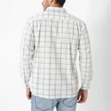 Camisa de hombre a cuadros, de manga larga, con bolsillo en el pecho.