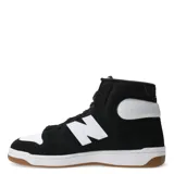 Championes de bota casual de New Balance, en color negro con detalles en blanco.