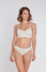 Bombacha de bikini color verde agua, de microfibra sin costuras y forro de algodón.