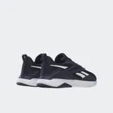 Championes Reebok Nanoflex TR 2 para hombre, color azul marino con detalles en blanco. Capellada de malla transpirable con refuerzos, cierre con cordones, clip de TPU en el talón y suela de alta tracción.