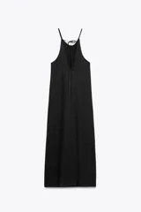 Vestido midi negro de tejido fluido con cuello halter ajustable con lazada.