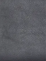 Billetera grande Calvin Klein de cuero sintético color gris oscuro con logo metálico CK en el frente.