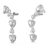 Caravanas ear cuff plateadas con cristales transparentes de diferentes tallas.