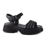 Sandalias negras de cuero con plataforma y taco bajo.
