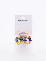 Aros de argolla dorados con cuentas de colores dispuestas en forma de racimo.