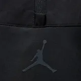 Anorak negro con cierre de media cremallera, cuello alto y logo de Jordan en el pecho.