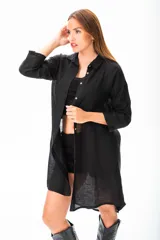 Camisola negra de algodón con corte relajado y terminaciones limpias.