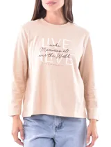 Remera blanca de manga larga con cuello redondo y estampado frontal con la frase "All my love darling" en color celeste.