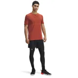 Remera deportiva Under Armour Vanish Elite color negro, de corte clásico, mangas cortas y cuello redondo. Presenta logo pequeño en el pecho y detalle de color en la manga.