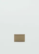 Porta documentos color beige con logo MNG en dorado en la parte inferior.