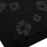 Hoodie negro con estampado de coronas de flores en gris oscuro.
