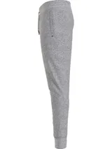 Pantalón de jogging gris con cintura elástica ajustable con cordón, bolsillos laterales y logo de la marca bordado en el lateral.