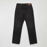 Pantalón de jean negro con corte recto, tiro alto y cinco bolsillos.