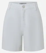 Short blanco de tiro alto, confeccionado en sarga de algodón.