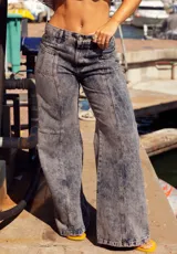 Pantalón de jean de corte Oxford, de tiro alto y pierna ancha.