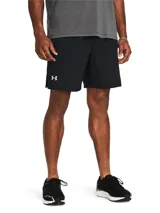 Short deportivo negro Under Armour Launch de 7 pulgadas de largo, con logo reflectivo en la pierna izquierda.