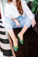 Ballerinas con tejido de relieve en zigzag en tonos verdes, jade y amarillo ribete en contraste. Con plantilla intercambiable de lana y piel.