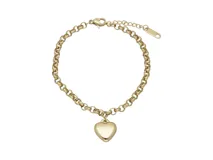 Pulsera de acero con baño de oro, diseñada con un dije en forma de corazón y cierre ajustable.