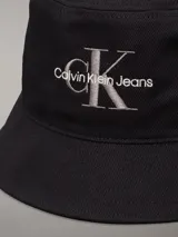 Gorro tipo bucket negro de algodón con ala caída y bordado frontal del logo de Calvin Klein Jeans en hilo plateado.