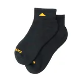 Calcetines de tobillo blancos con logo de Caterpillar en los dedos y un triángulo naranja en el tobillo.