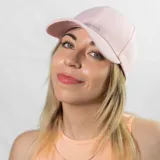 Gorras con visera en color rosa, ideales para verano, con diseño cómodo y ligero.