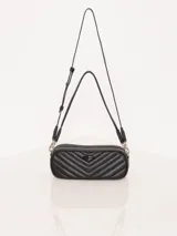 Cartera tipo baguette con estampado de leopardo y strap ajustable.