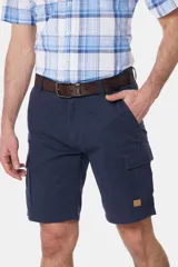 Bermuda cargo color gris oscuro, con bolsillos laterales y traseros con solapa. Incluye cinturón de cuero marrón.