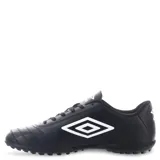 Championes de fútbol 5 Umbro Classico II TF, color negro con logo blanco en el lateral.