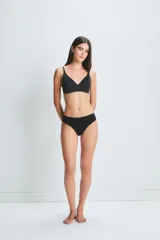 Bombacha menstrual vedetina clásica color negro, con refuerzo absorbente para flujo moderado.